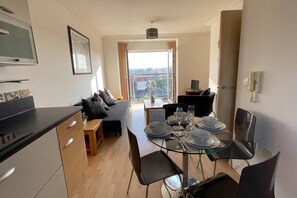 Living room - Stunning 2-bed Central Location in Basingstoke (Basingstoke)
