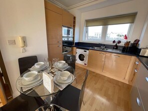 Lägenhet - flera sängar | Eget kök | Kylskåp, mikrovågsugn, ugn och spishäll