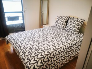 3 habitaciones, tabla de planchar con plancha y wifi gratis 