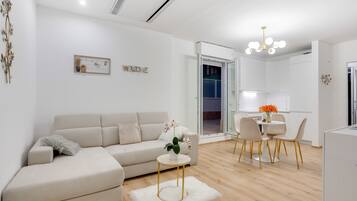 Appartement, 1 chambre | Coin séjour | Télévision à écran plat de 43 pouces avec chaßnes numériques, télévision