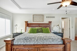 6 bedrooms, iron/ironing board, free WiFi, bed sheets - MILLION DOLLAR VIEW, The Ideal Lake House! (Osage Beach)
