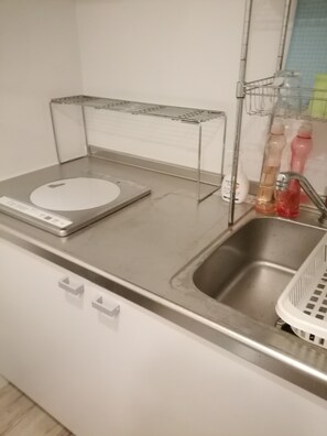 雪櫃、微波爐、爐具、電熱水壺