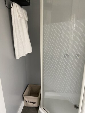 Shower, towels, toilet paper - 3 Little Cottages - #2 Sunburst Cottage (Geneva)