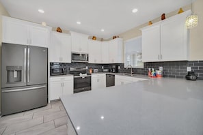 Private kitchen - Ultimate 6Br Villa W/Pool/Spa (9054SD) (Davenport)