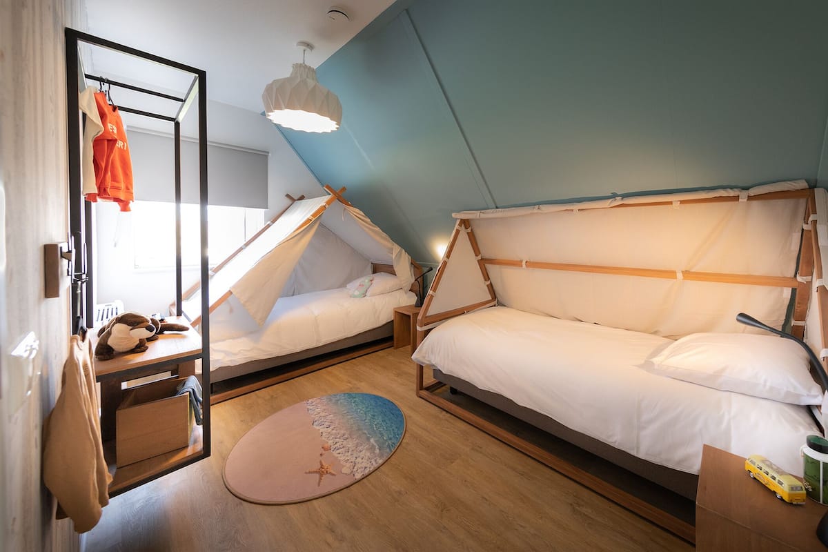 4 habitaciones, espacio para trabajar con laptop y insonorización