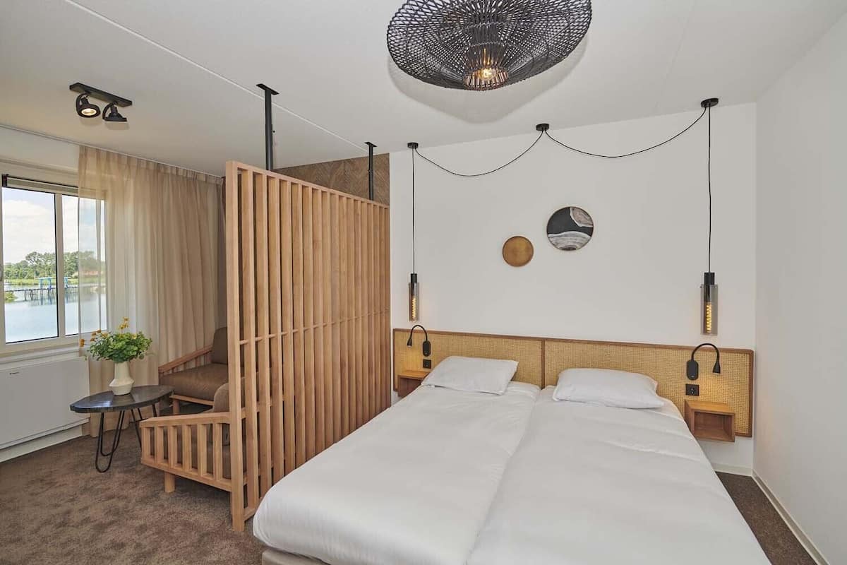 Habitación doble Confort | 4 habitaciones, espacio para trabajar con laptop y insonorización