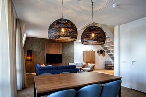 75-inch flat-screen TV with cable channels - Parc Maasresidence Thorn (Thorn)