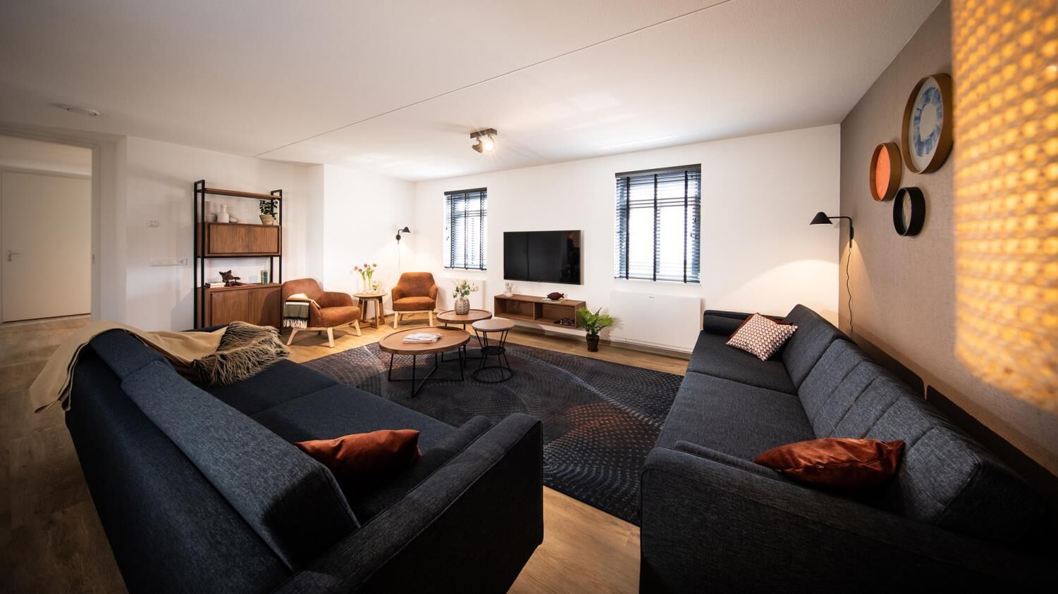 75-Zoll-Flachbildfernseher mit Kabelempfang