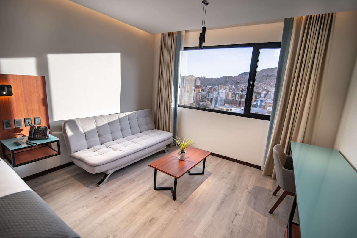 executive suite | premium bedding, down duvets, select comfort beds, minibar
