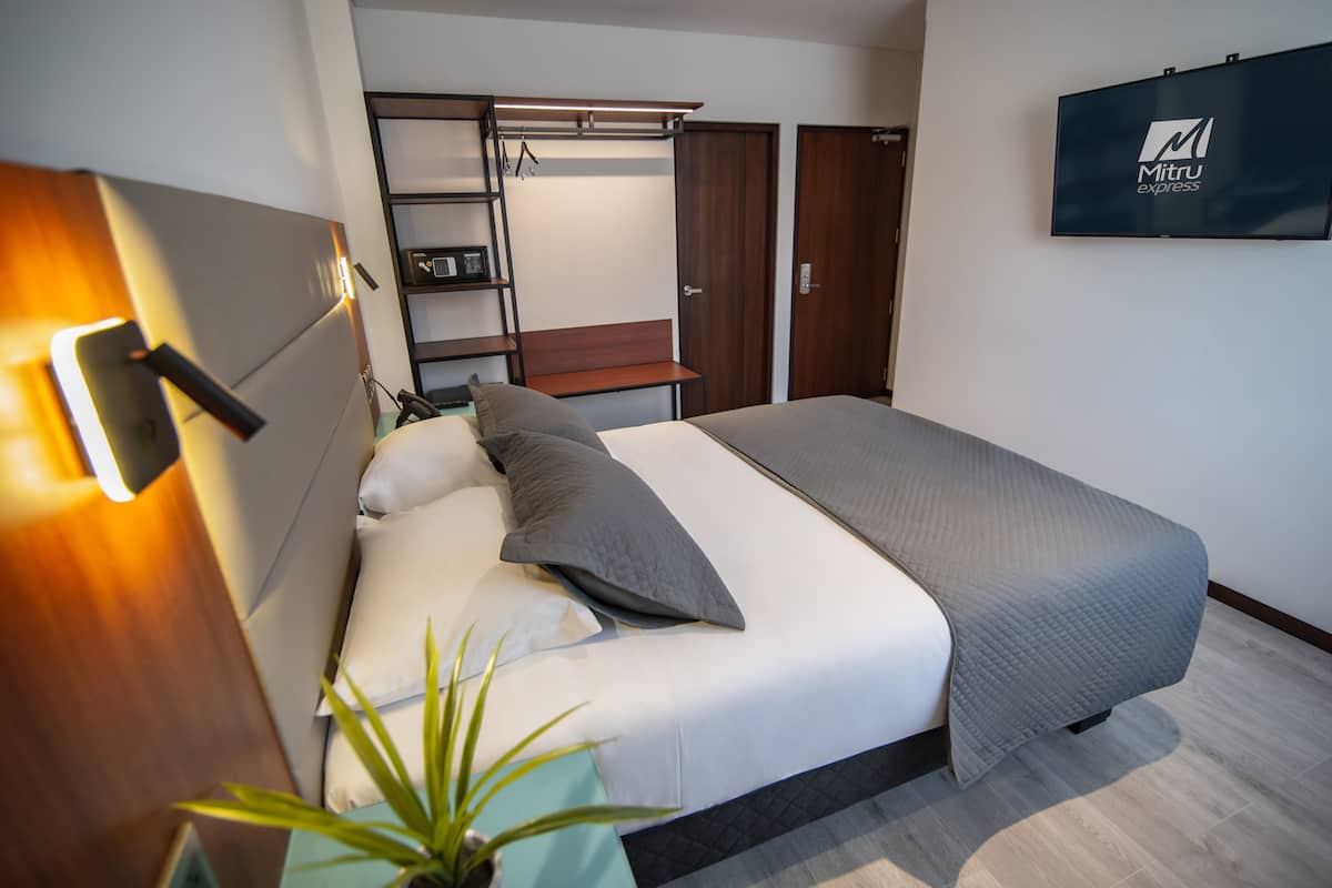 Standard Single Room | 1 bedroom, premium bedding, down comforters, Select Comfort beds
