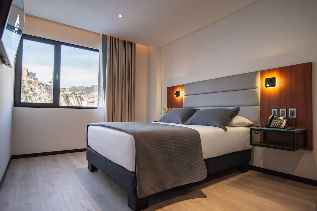 1 bedroom, premium bedding, down comforters, Select Comfort beds