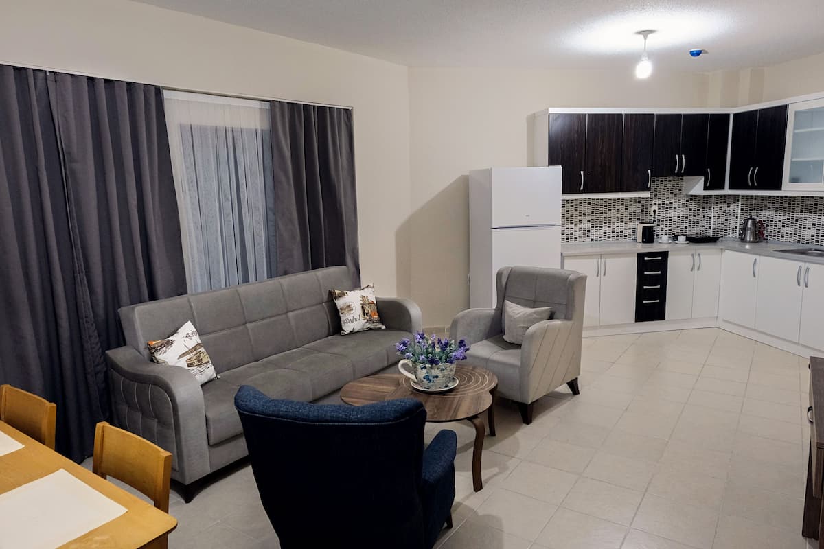 Deluxe Duplex | 2 bedrooms, desk, free WiFi, bed sheets