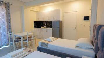 Family Room, Kitchen | 1 bedroom, bed sheets