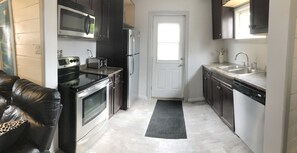 Fridge, microwave, oven, stovetop - Cosy house in Smooth Rock Falls (Smooth Rock Falls)