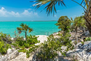 Beach nearby, sun-loungers, beach towels
