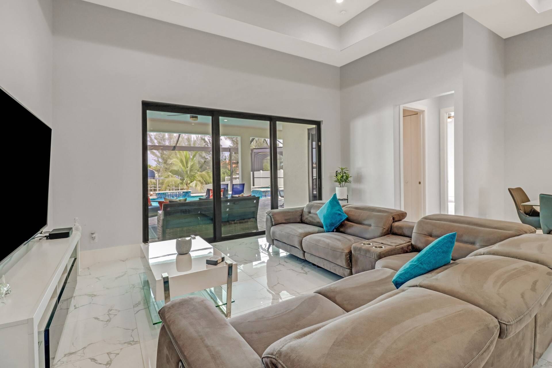 Nhà (3915 Gulfstream Pkwy) | Phòng khách