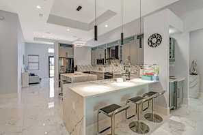 Casa (3915 Gulfstream Pkwy) | Cocina privada | Mesa de comedor