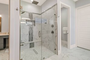 House (3915 Gulfstream Pkwy) | Bathroom - 3915 Gulfstream Pkwy (Cape Coral)