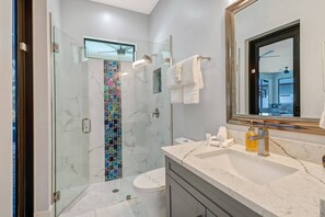 House (3915 Gulfstream Pkwy) | Bathroom