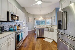 House (1320 SE 5th Ter) | Private kitchen - 1320 SE 5th Ter (Cape Coral)