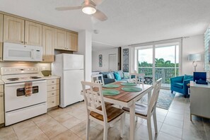 Condo (Beach & Tennis 5507) | Private kitchen