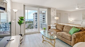 Condo (Beach & Tennis 5806) | Living room