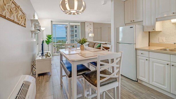 Condo (Beach & Tennis 5806) | Private kitchen