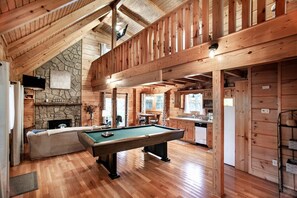 Games room - Sweet Dreams - Romantic, Hot Tub & Pool Table (Sevierville)