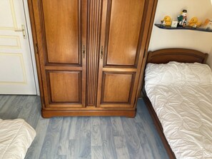 Silitysrauta/-lauta, internet, vuodevaatteet