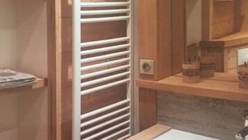 Dusche, Haartrockner, Toilettenpapier