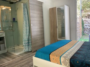 2 bedrooms, iron/ironing board, free WiFi, bed sheets - Charming country house with private garden (Le Beausset)