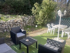 Outdoor dining - Charming country house with private garden (Le Beausset)