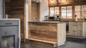Kaffetrakter/tekoker, kjøleskap, mikrobølgeovn og ovn