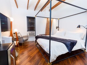 1 bedroom, iron/ironing board, internet, bed sheets - American Beech in Greenport - Petite King  Room 7 (Greenport)