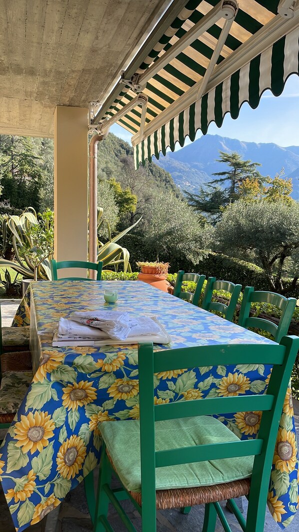 Outdoor dining - Villa with wonderful private pool and garden for up to 12 people (Camaiore)
