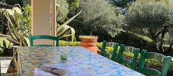 Villa with wonderful private pool and garden for up to 12 people