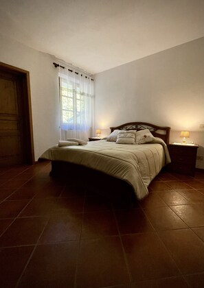 6 Schlafzimmer, Zimmersafe, Bügeleisen/Bügelbrett, kostenloses WLAN