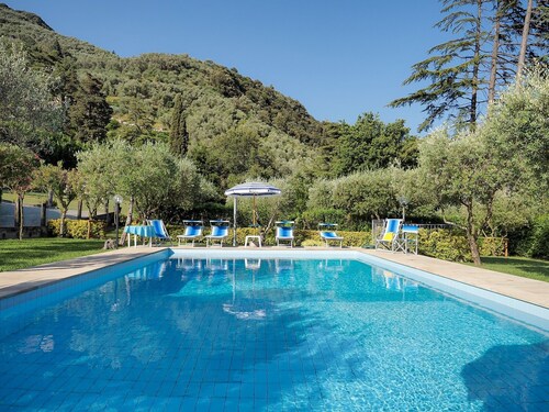 Villa mit wunderschönem privatem Pool und Garten für bis zu 12 Personen