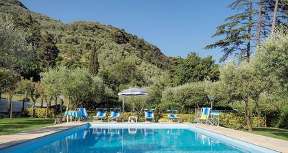 Villa mit wunderschönem privatem Pool und Garten für bis zu 12 Personen