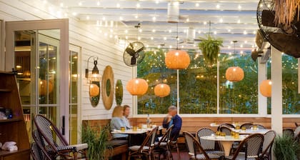 American Beech - Deluxe King Suite 14