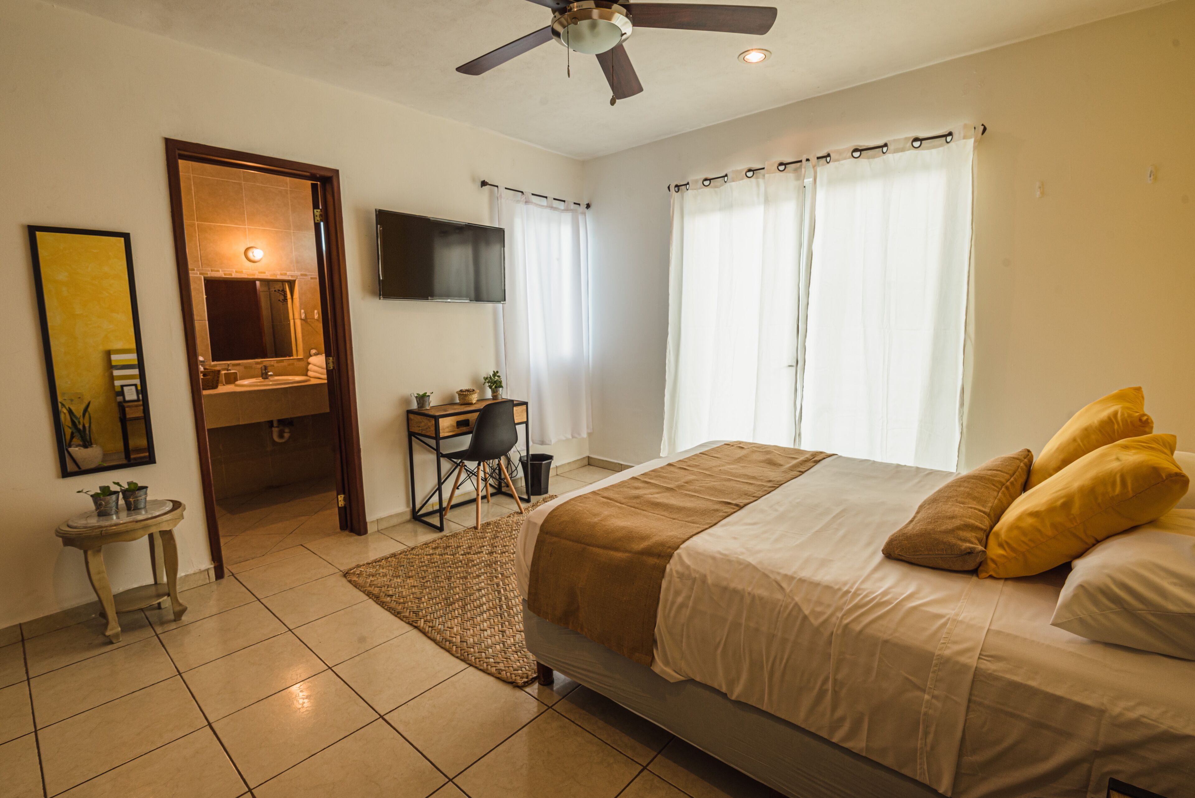 3 bedrooms, iron/ironing board, free WiFi