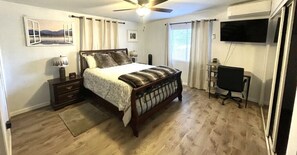 4 slaapkamers, een strijkplank/strijkijzer, gratis wifi, beddengoed