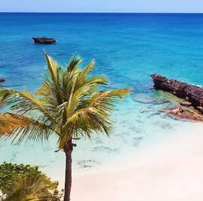 Beach - Residencial Cyntia Ejecutivo (Punta Cana)