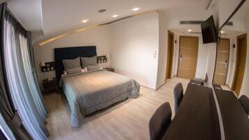 1 bedroom, in-room safe, iron/ironing board, free WiFi