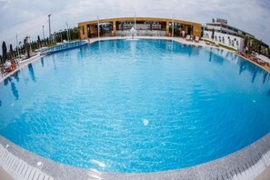 Outdoor pool - Perinthos Hotel (Thessaloniki)