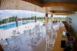 Outdoor dining - Perinthos Hotel (Thessaloniki)