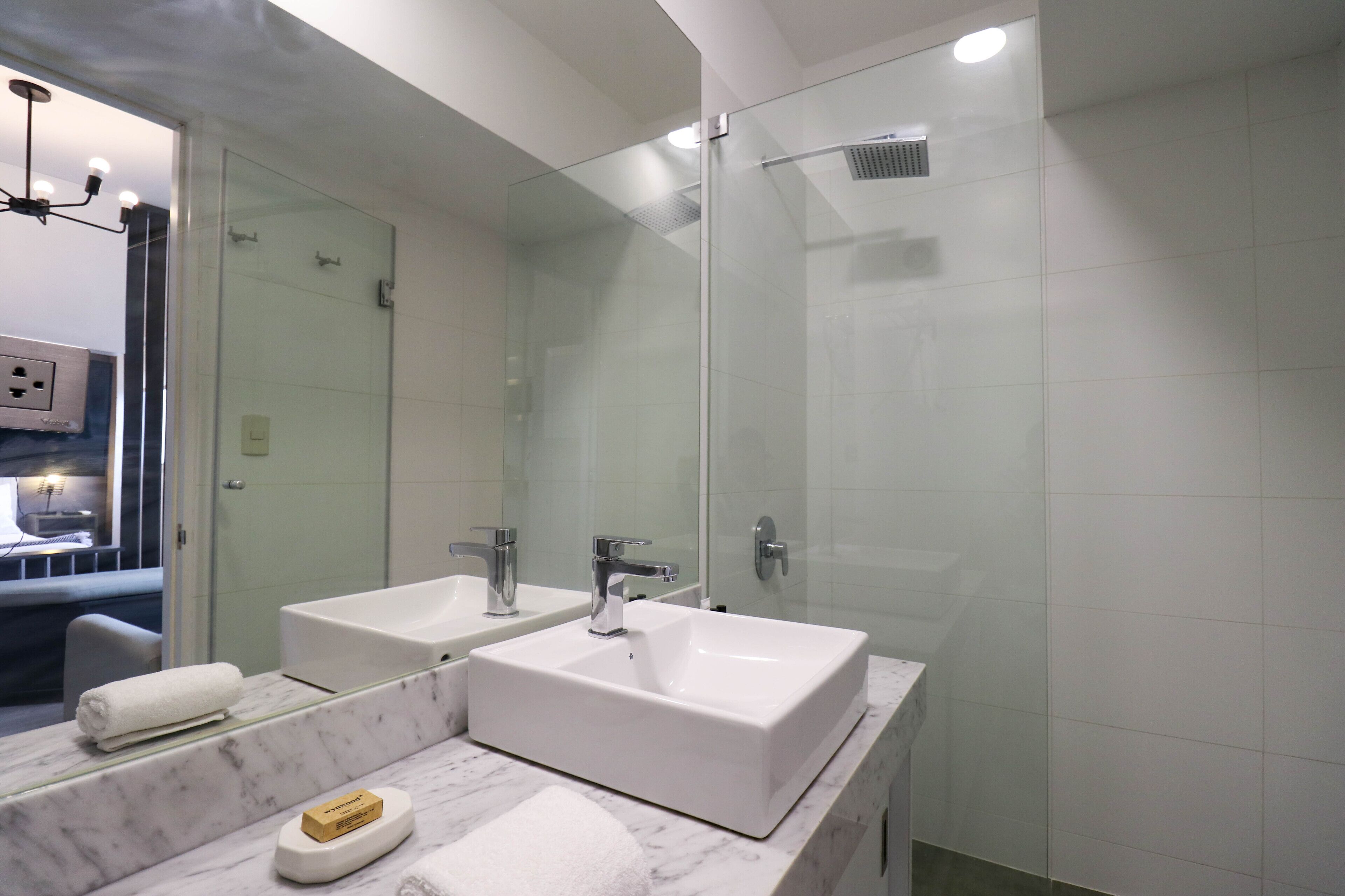 Estudio (2006) | Baño | Ducha, toallas, jabón y champú