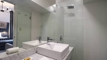 Estudio (2006) | Baño | Ducha, toallas, jabón y champú