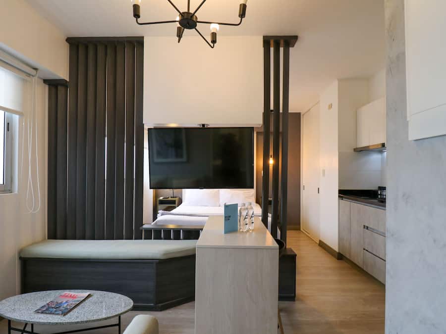 Estudio (2006) | Zona de estar | Una Smart TV, Netflix, servicios de streaming