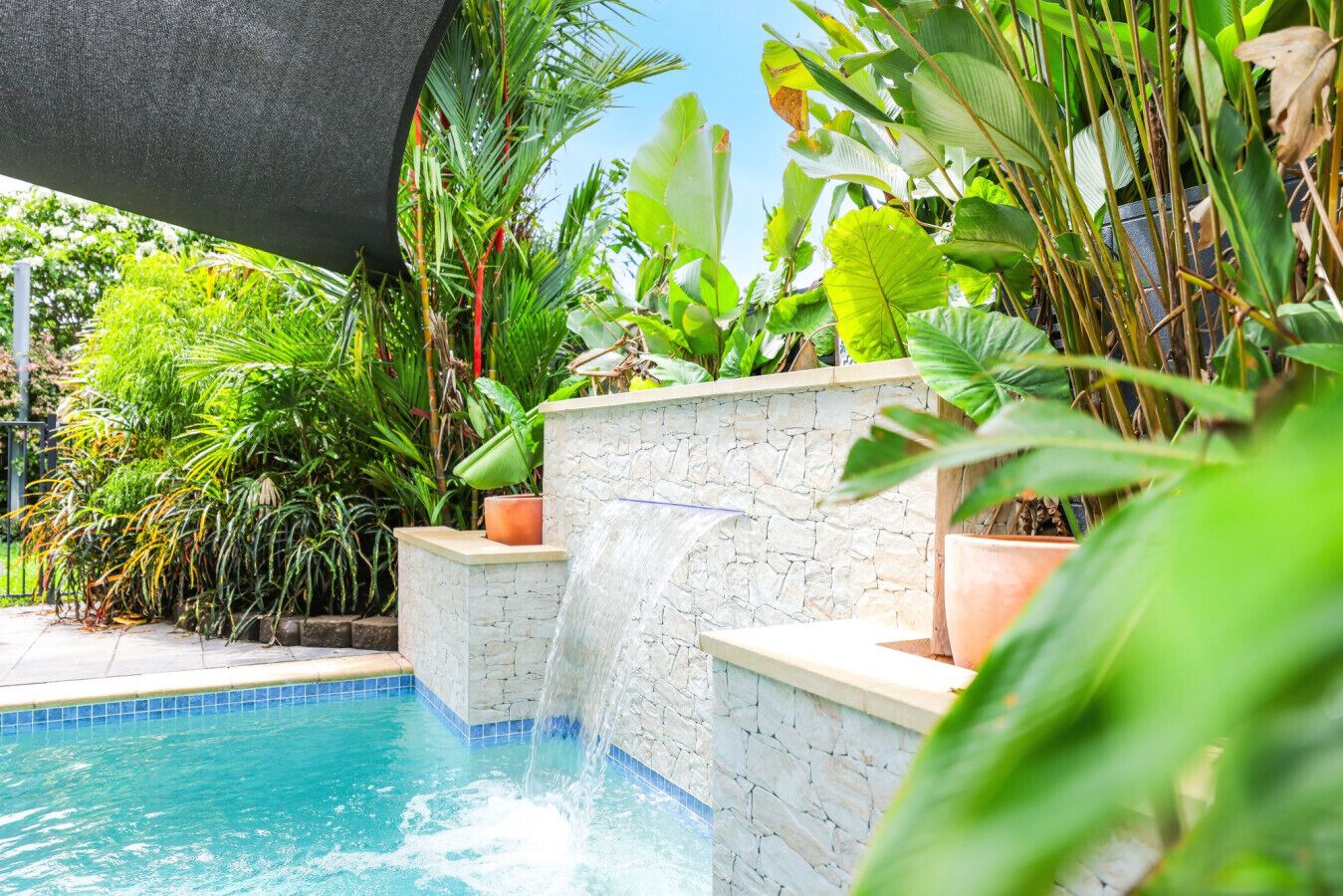 Een verwarmd zwembad